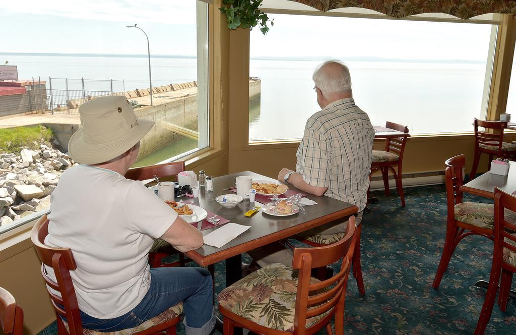 Auberge Sur Mer Charlevoix Saint-Siméon Exteriör bild